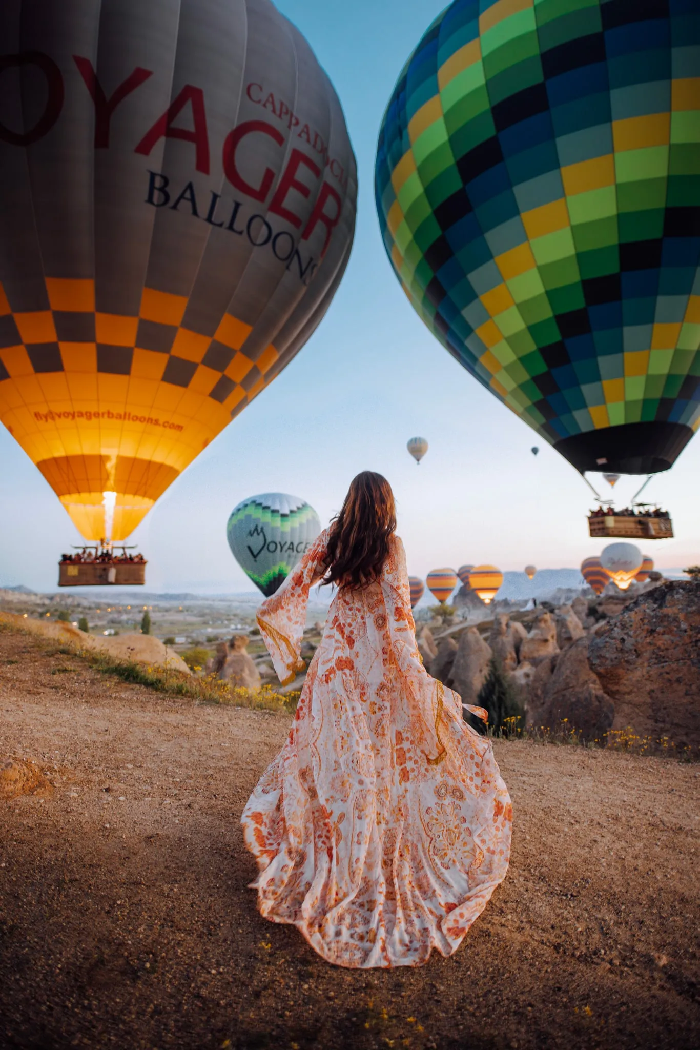 Yükselen sıcak hava balonları